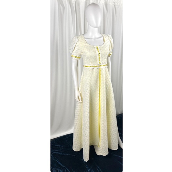 Vintage 1960’s Eyelet Floral Lace Maxi Dress in White + Yellow • Gown - XS/S - Picture 3 of 9